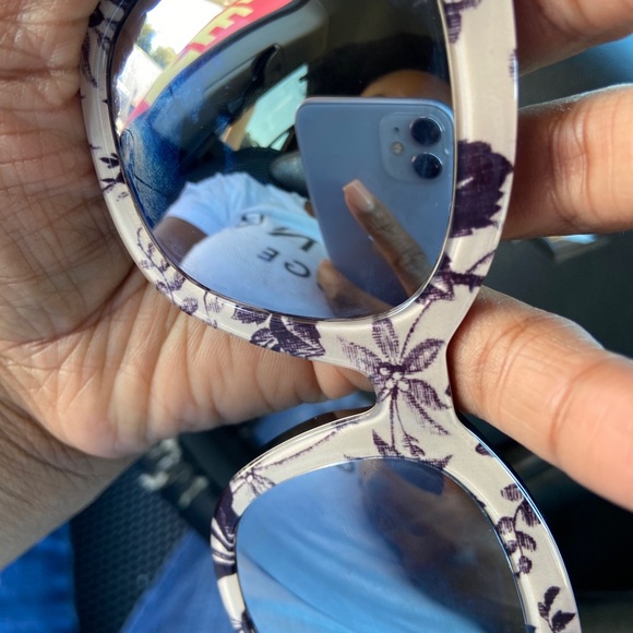 Tried on only - Picture 5 of 8